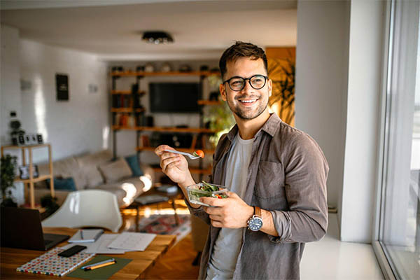 Homem praticante da dieta keto