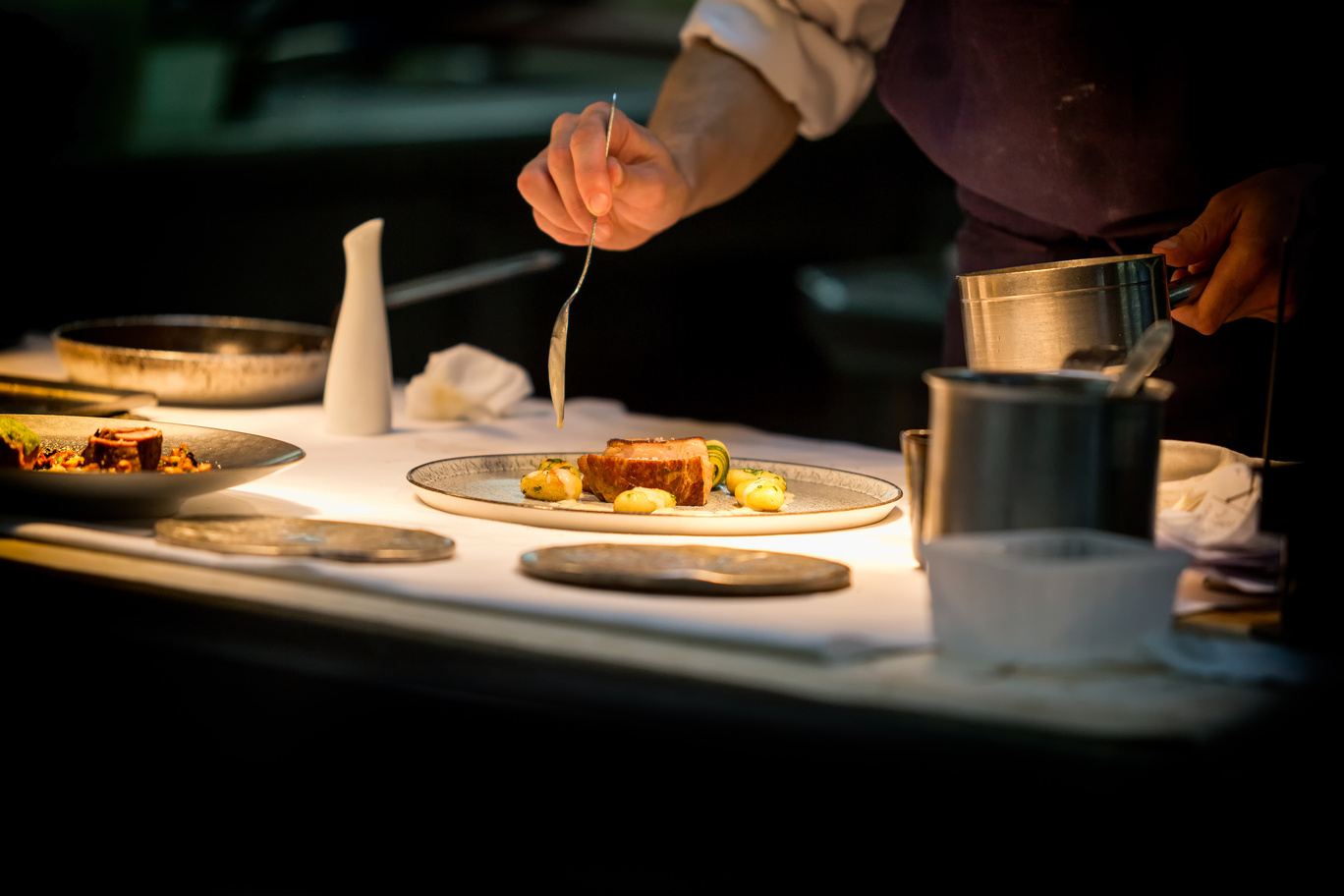 Custo de prato e eficiência operacional na cozinha