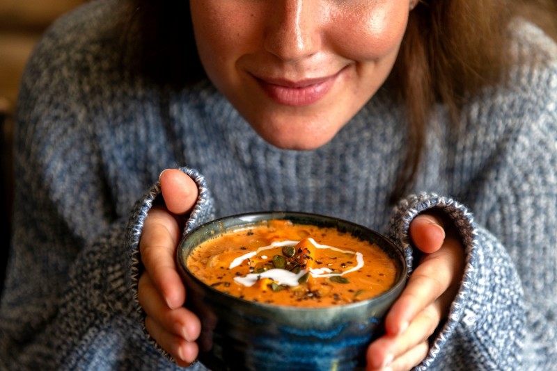 Fondue, caldos e massas: por que o inverno movimenta o food service